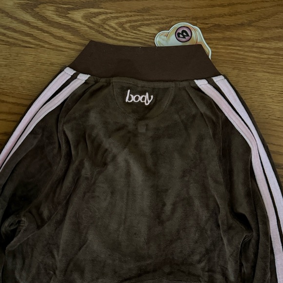 BODY BY RAVEN VELOUR TRACKSUIT BROWN/PINK - Picture 5 of 6